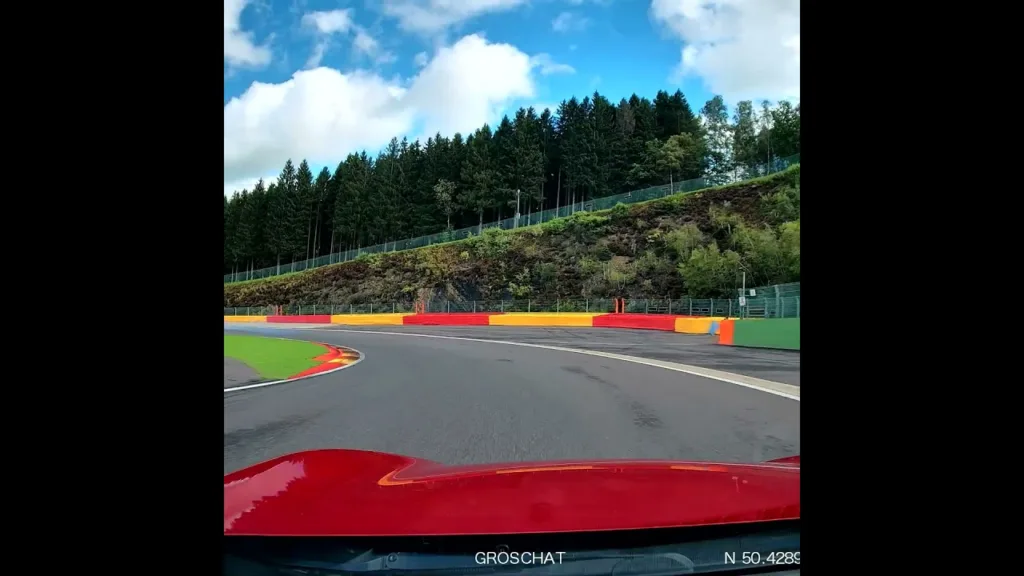 Le circuit devient un terrain de jeu dangereux ici ⚠️ #Racing #Insane