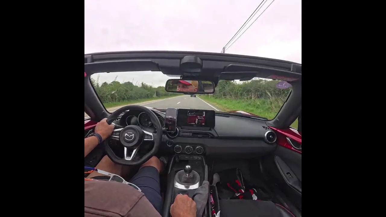 Non je ne regarde pas la vidéo j'écoute la Musique 😉