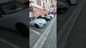 Une collection de MX5 rentre au couvant #france #château