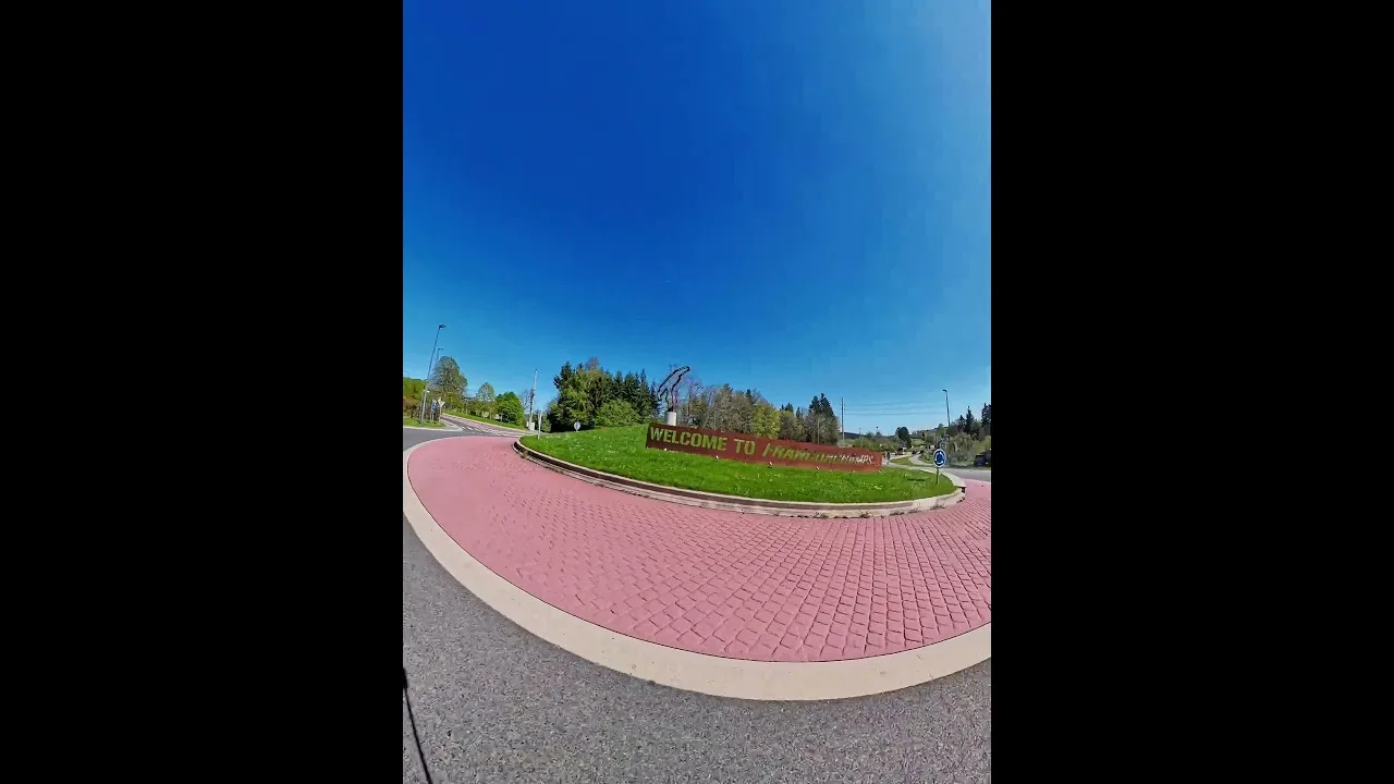 Quel est le secret pour filmer en moto comme un pro ? 🤔 #motovlog #moto #hack
