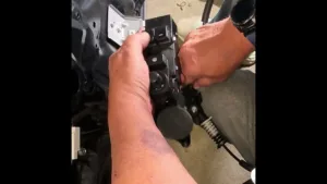 Explosion du mécanisme du lève-vitre, des nœuds partout 🤯 #automotive #diy