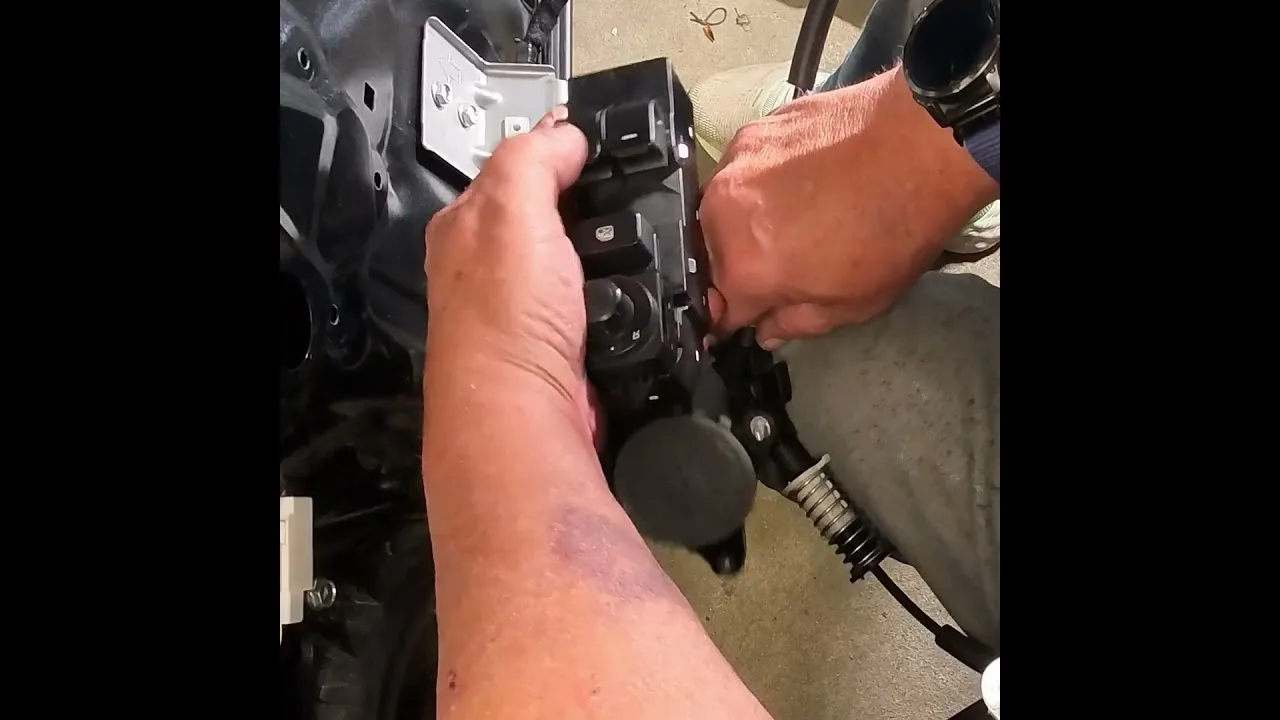 Explosion du mécanisme du lève-vitre, des nœuds partout 🤯 #automotive #diy
