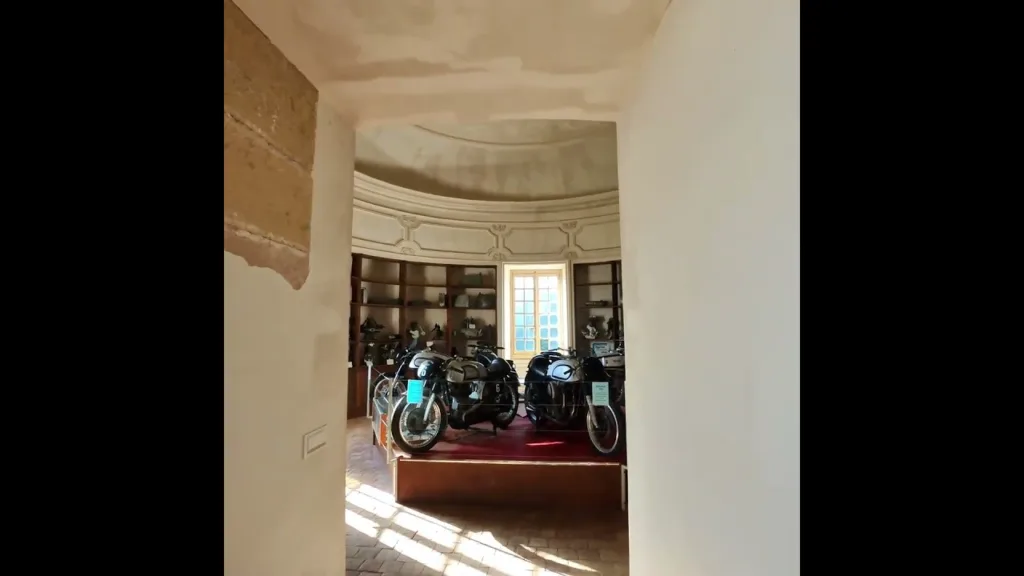 Collection de moto ancêtre du Château-Musée de Savigny-lès-Beaune.