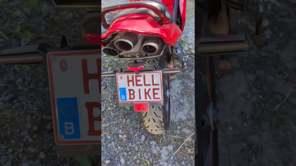 Cette plaque d'immatriculation Triumph dit TOUT #hellbike #triumph #motorcycle