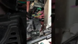 Voila les cable sont connecté à l'ampli dans la MX5 ND, mais je suis planté 🙄 #miata #mx5 #mtxaudio