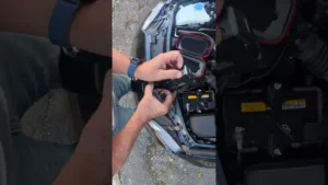 La batterie MORTE de votre voiture ? Résolvez-le en 2 minutes ⚡ #astuce