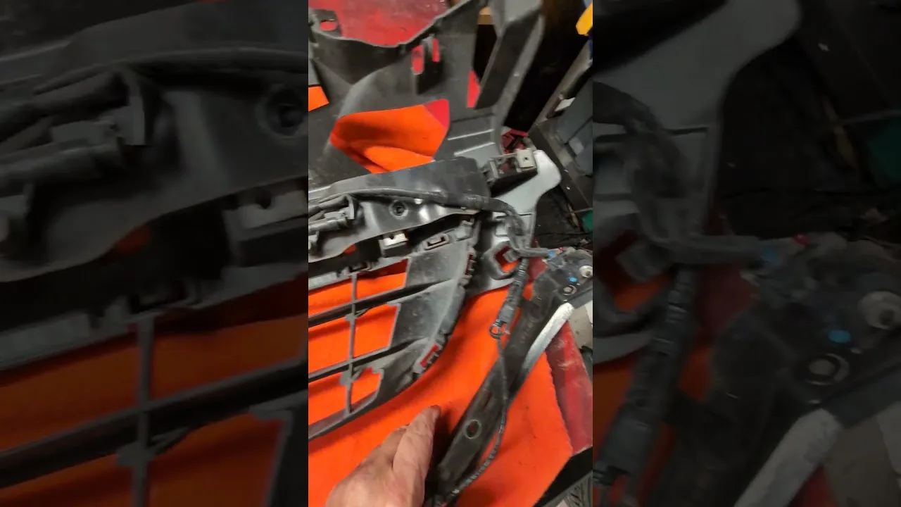 Catastrophe avec à l'installation de la calandre Spyder Carbon Miata #miata #mx5 #carbonmiata