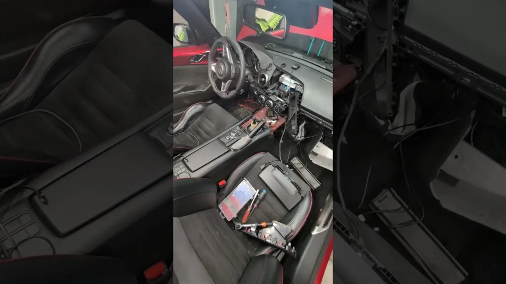 j'installe le subwoofer dans la MX5 et pour le moment tout va bien #miata #mx5 #androidauto