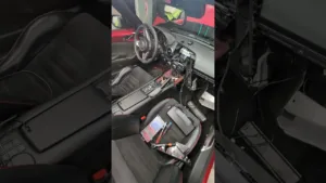 j'installe le subwoofer dans la MX5 et pour le moment tout va bien #miata #mx5 #androidauto