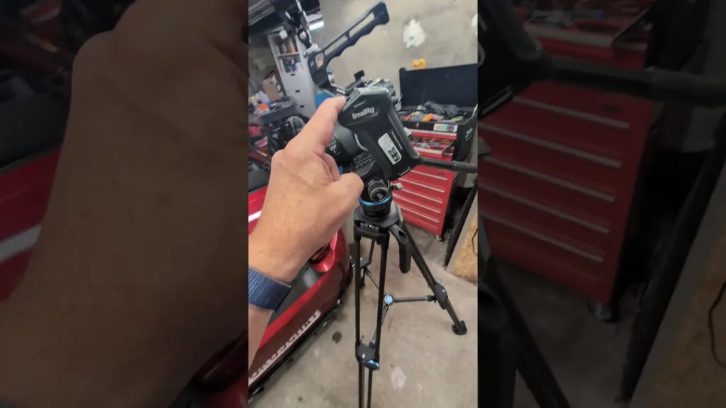 Le Canon R8 devient une vraie caméra pro comme ça #canonr8 #transformation