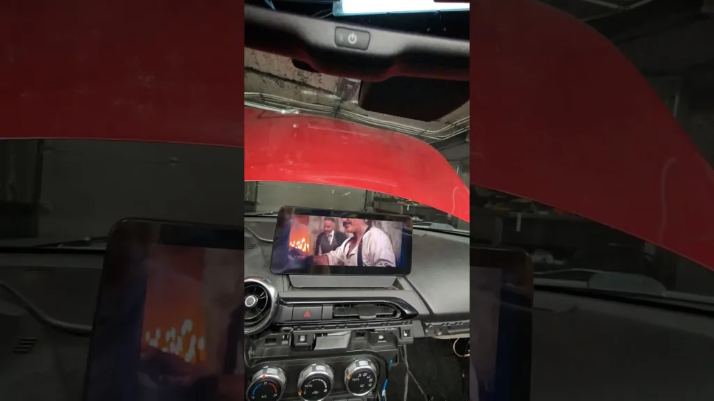 J'ai donné une seconde vie à ma MX-5 avec cet écran fou 📺 #mx5 #carmodification #carplay
