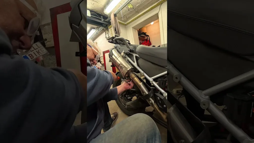 Comment enlever facilement le silencieux d'une Triumph Tiger 1200 GTE sans effort #moto #hack